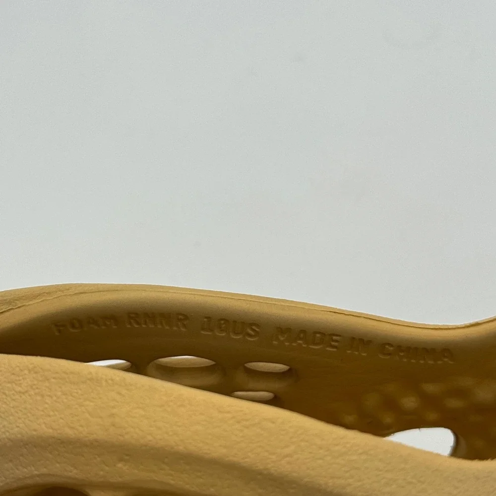 Adidas Ochre Yeezy Foam RNNR 10US NO BOX